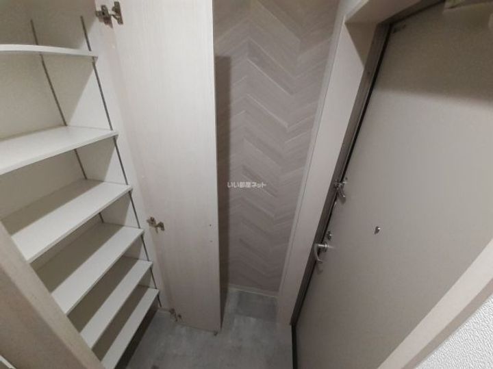 大阪府枚方市上島町(アパート)の賃貸物件の玄関