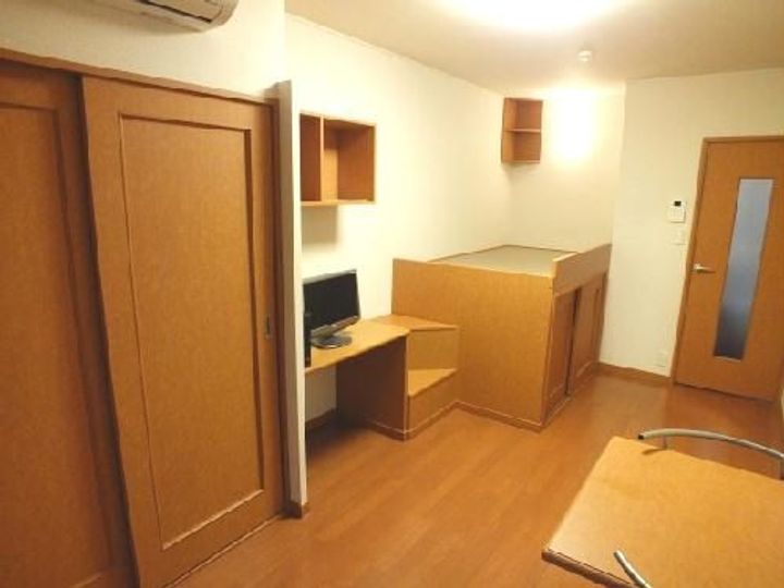 レオパレスSAKURAの居間