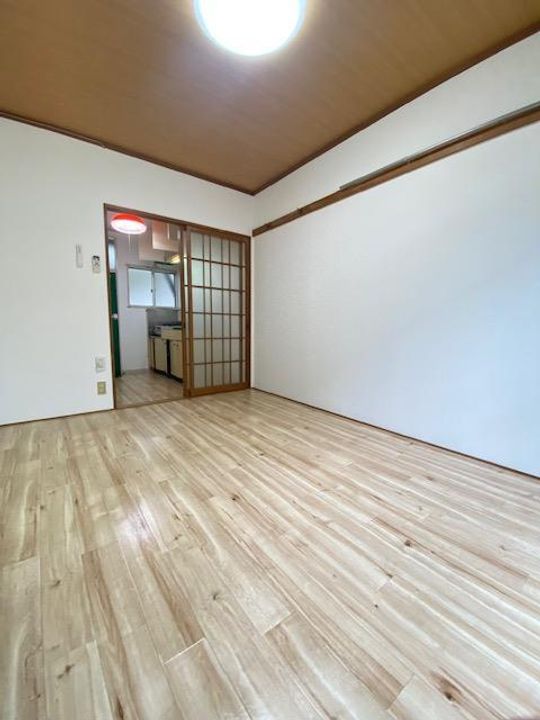 新春日ハイツの居間