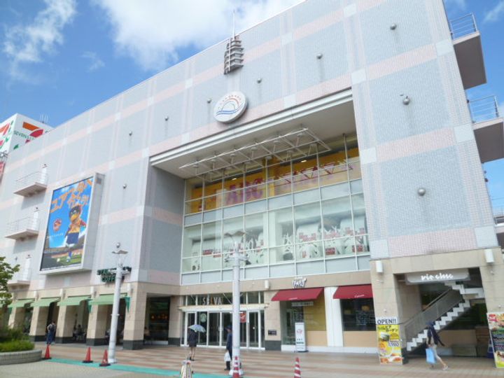 アンソレイエ・ロジュマンの周辺