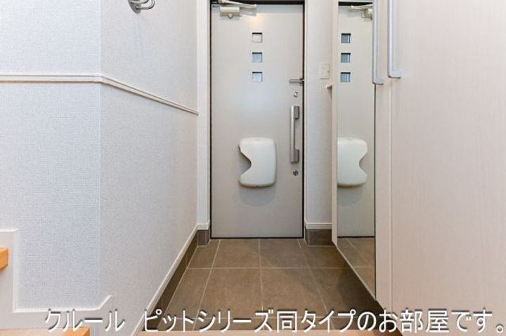 滋賀県守山市小島町(アパート)の賃貸物件の玄関