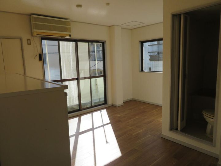 松中ビルの居間