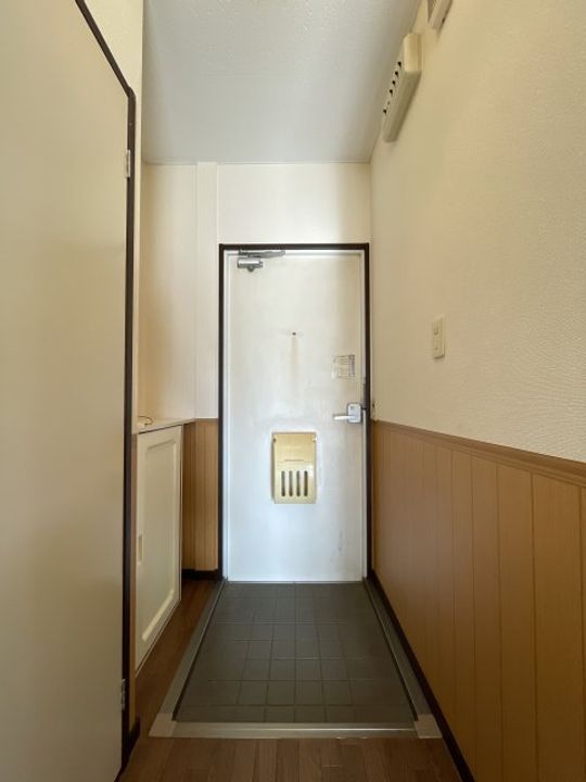 兵庫県加古川市東神吉町西井ノ口(アパート)の賃貸物件の玄関