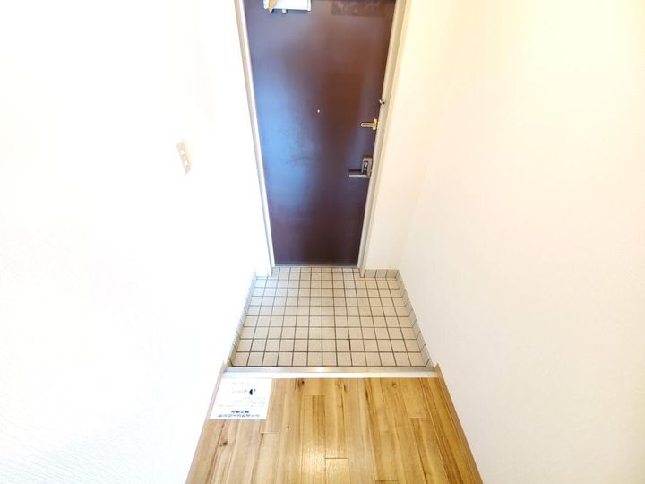 カワデンエミネンスハイツの玄関