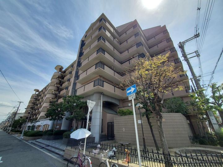 カワデンエミネンスハイツの外観