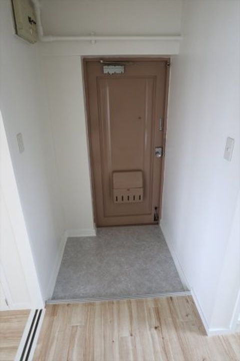 ビレッジハウス大乗2号棟の玄関