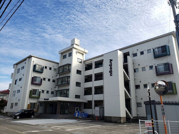 アルページュの外観