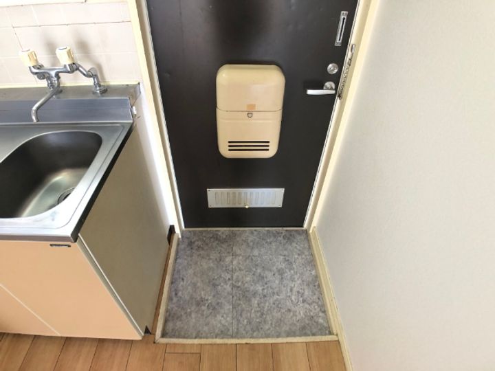 ハイムパシフィック B棟の玄関