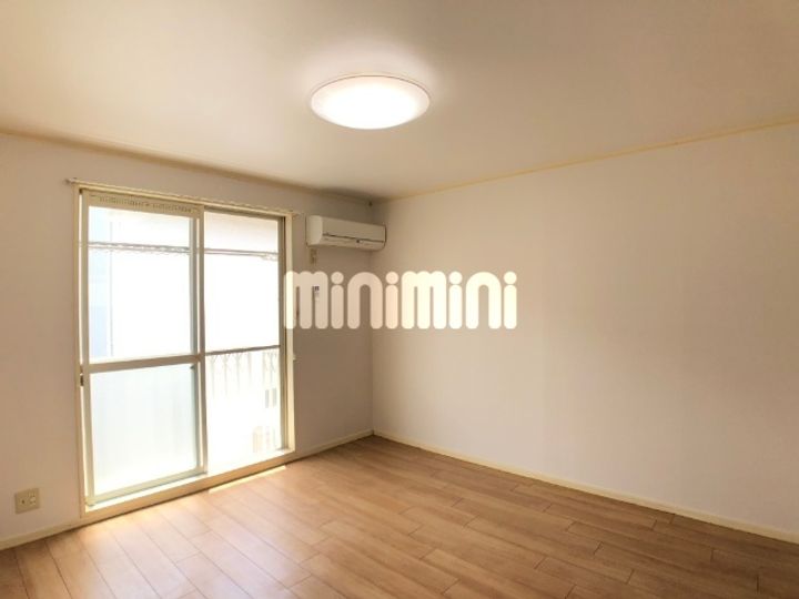 ハイムパシフィック B棟の居間