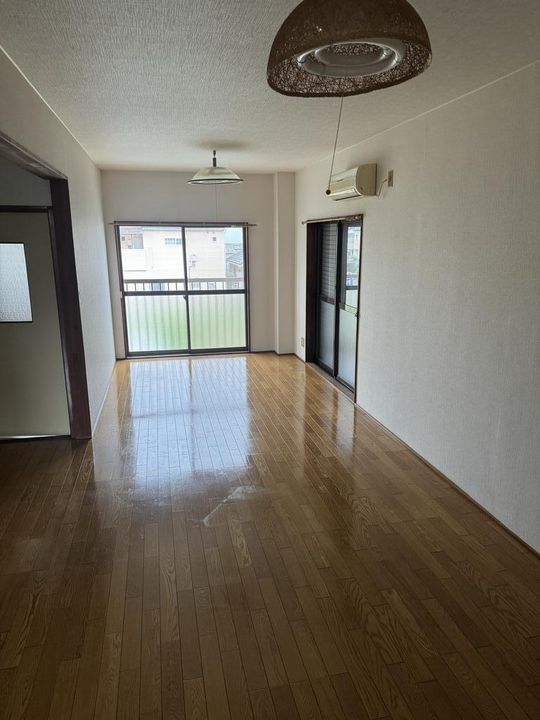 新井ビルの外観