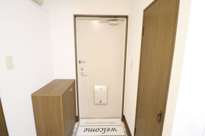 メリーランドマンションの玄関