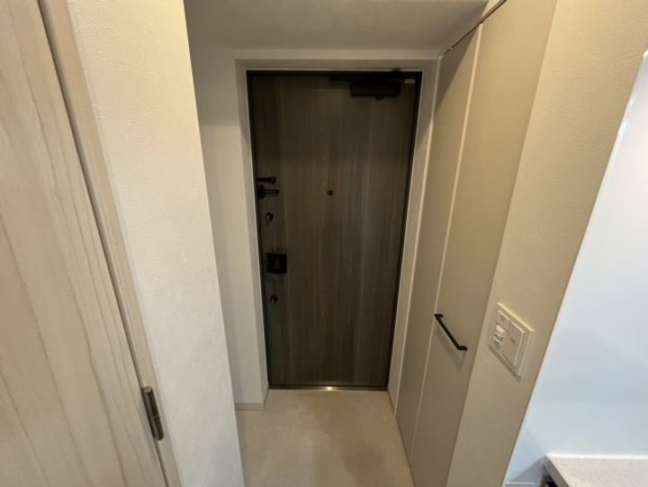 大阪府東大阪市長田西4(マンション)の賃貸物件の玄関