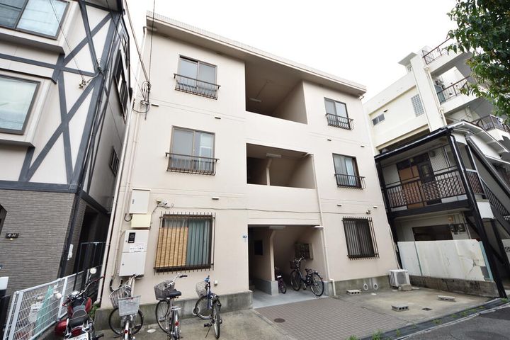 俊成マンションの外観