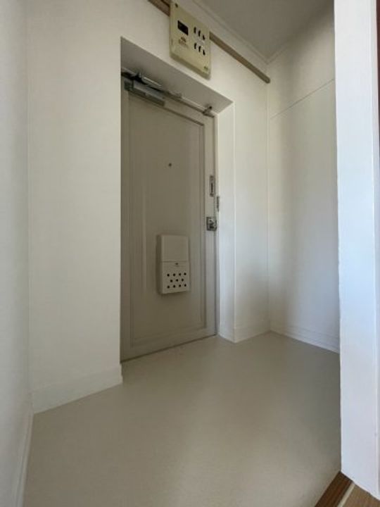 大阪府茨木市新郡山2(マンション)の賃貸物件の玄関