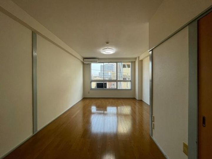 春日町マンションの居間
