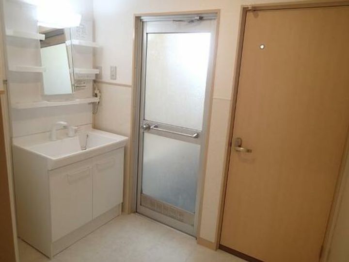 芳真ビルの内装