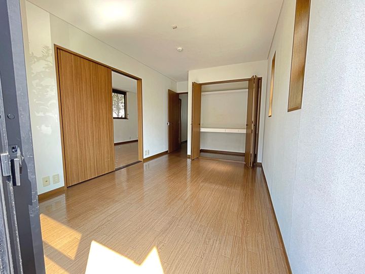 ヒルズ中海岸C棟の居間