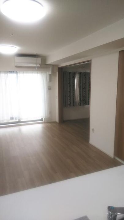 ローレルスクエア健都ザ・レジデンスIIの居間