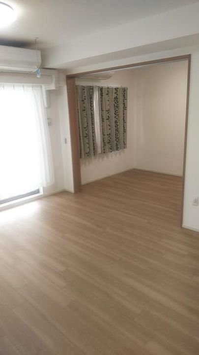 ローレルスクエア健都ザ・レジデンスIIの居間