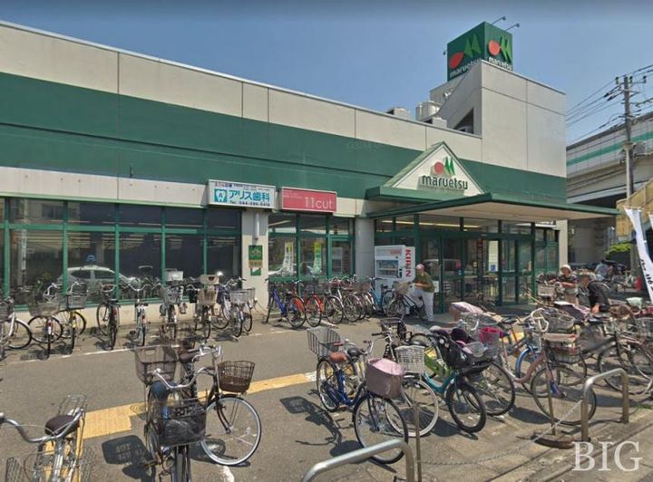 カルフェの周辺