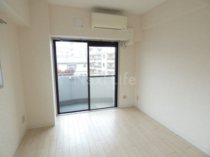 ワコーレ綱島1の居間