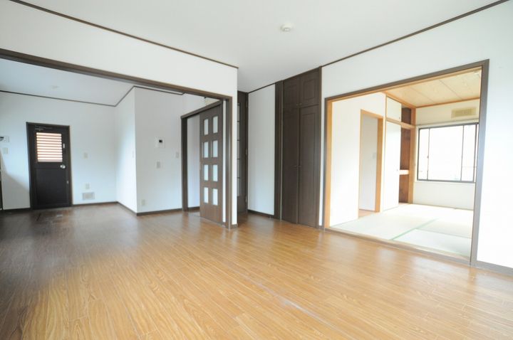 神奈川県横浜市青葉区藤が丘2(一戸建)の賃貸物件の居間