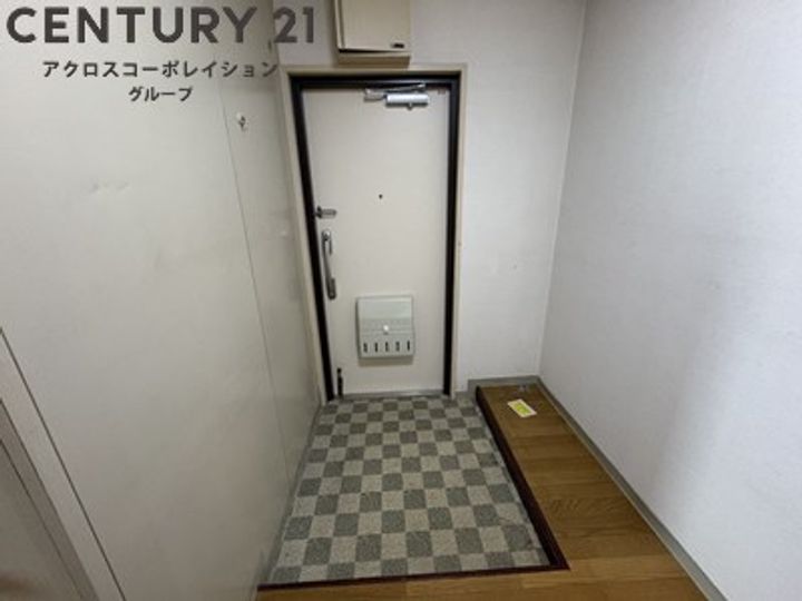 逆瀬台住宅2号棟の玄関