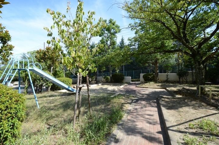 逆瀬台住宅2号棟の周辺