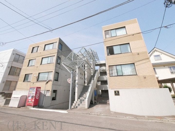 ローヤルハイツ山の手の外観