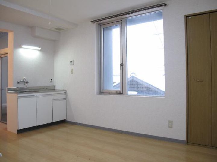 三条ロイヤルマンションの居間