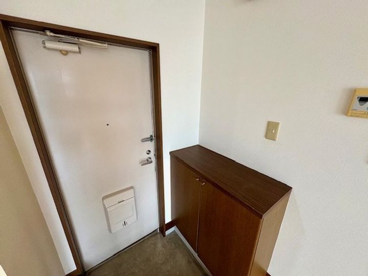 クレスト磯子第3の玄関