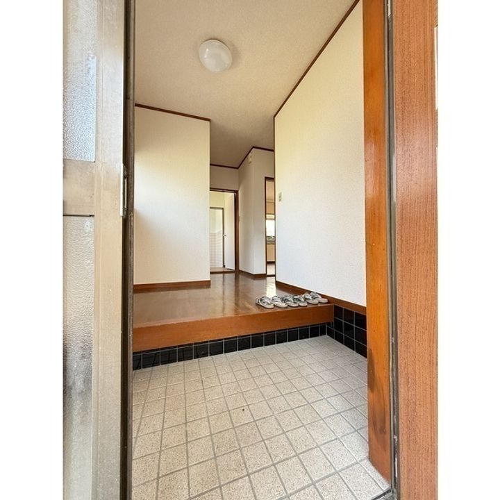 静岡県沼津市松長(一戸建)の賃貸物件の玄関