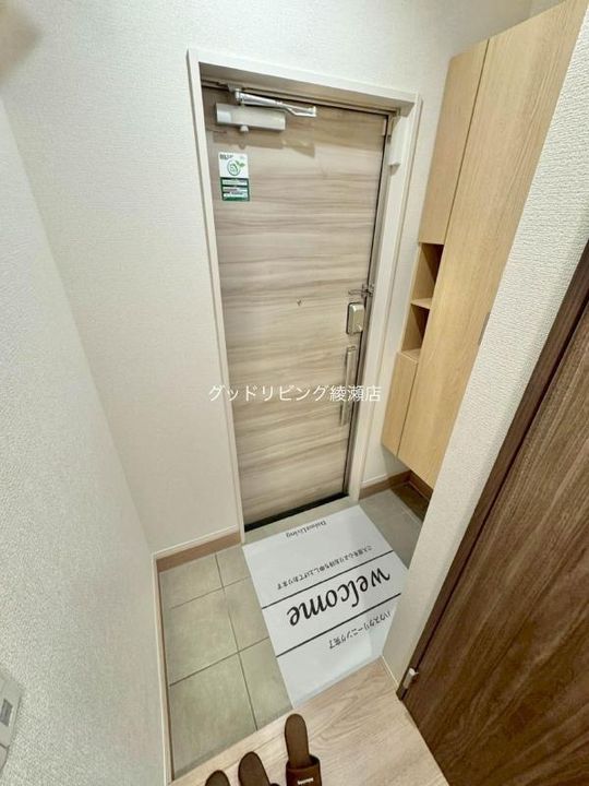 セレスティア西綾瀬の玄関