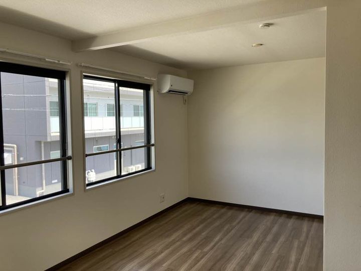 ブリーズ大安寺Aの居間