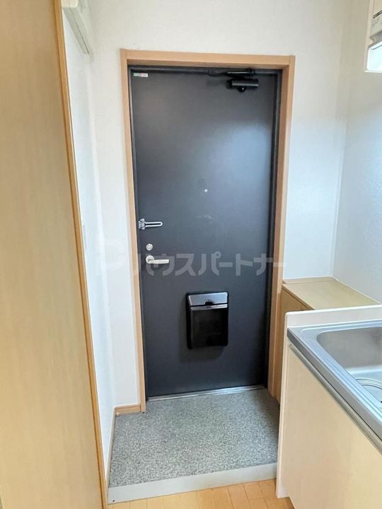 サンク根岸の玄関