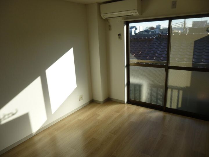 ハイツコグチの居間