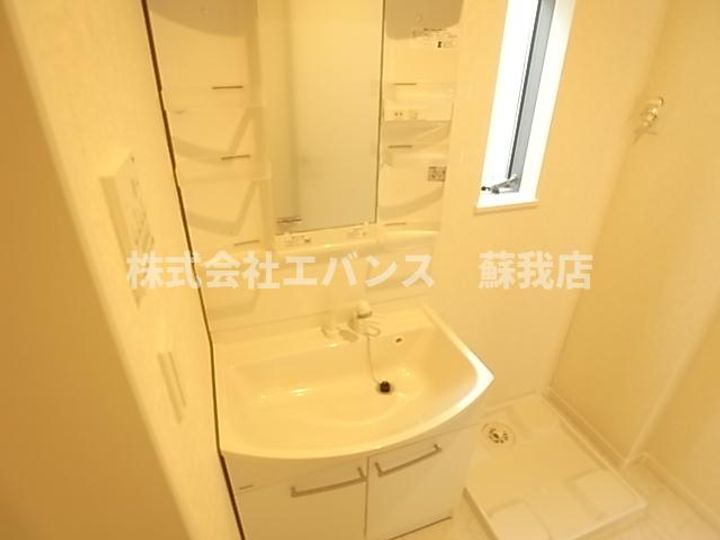 ナリトモ仁戸名Bの内装
