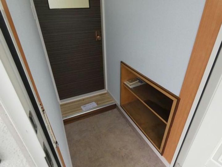 ひまわりハイツ若葉の玄関