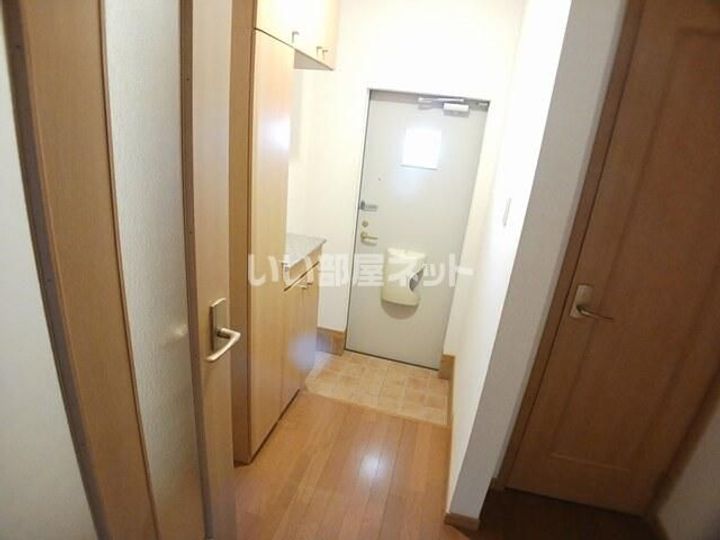 ラフレシールAの玄関