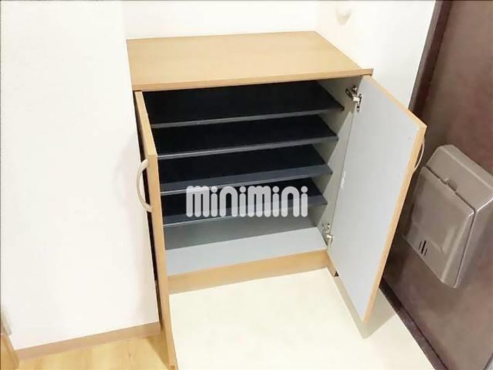 三信マンションの玄関