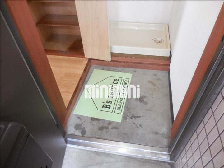 サニーハイツの玄関