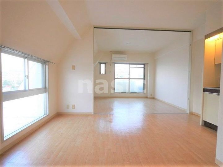 サンシティー荒江の居間