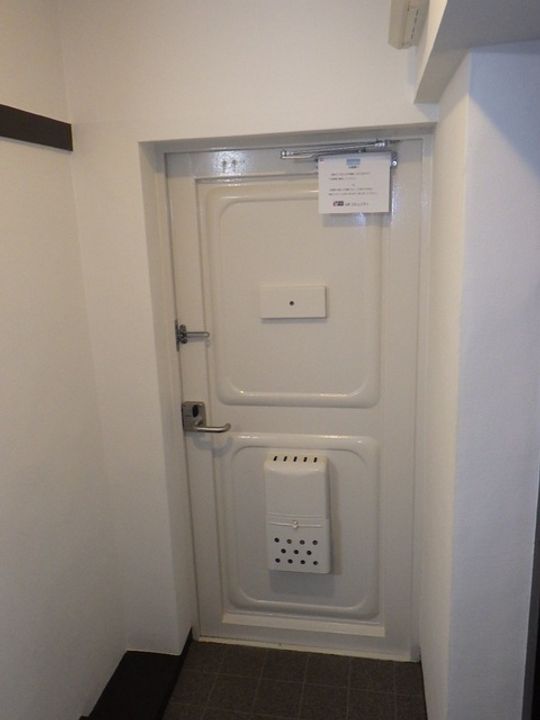 UR逆瀬川の玄関