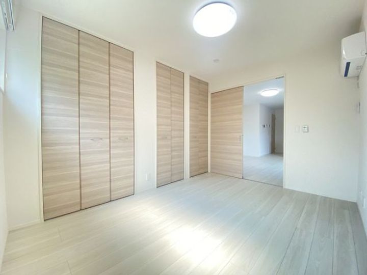 ロイヤルタウン八戸の居間