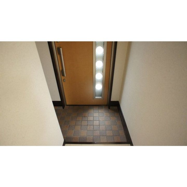 三重県鈴鹿市高岡台2(一戸建)の賃貸物件の玄関