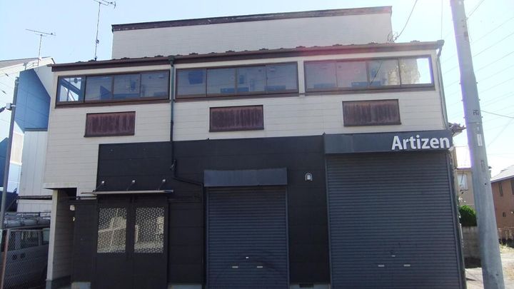 テット・アーチゼムユイの外観