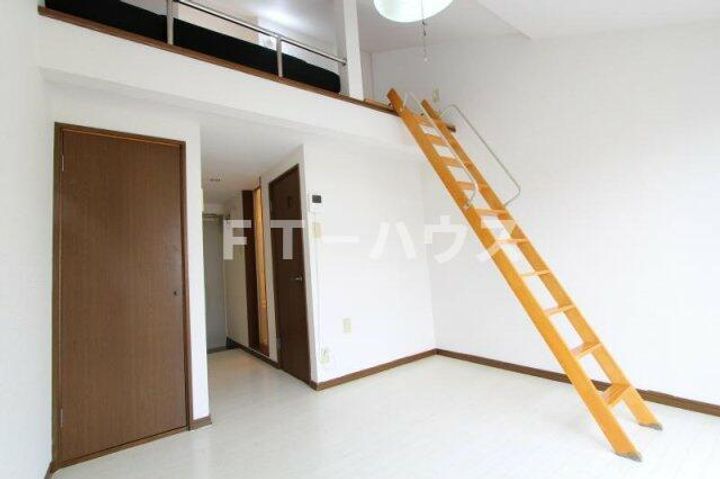 メゾン実籾の居間