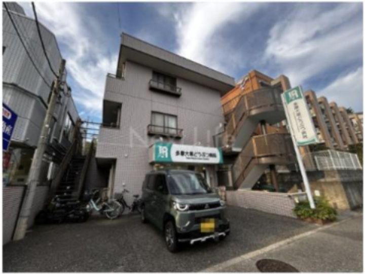 ティーアールワイプラザの外観