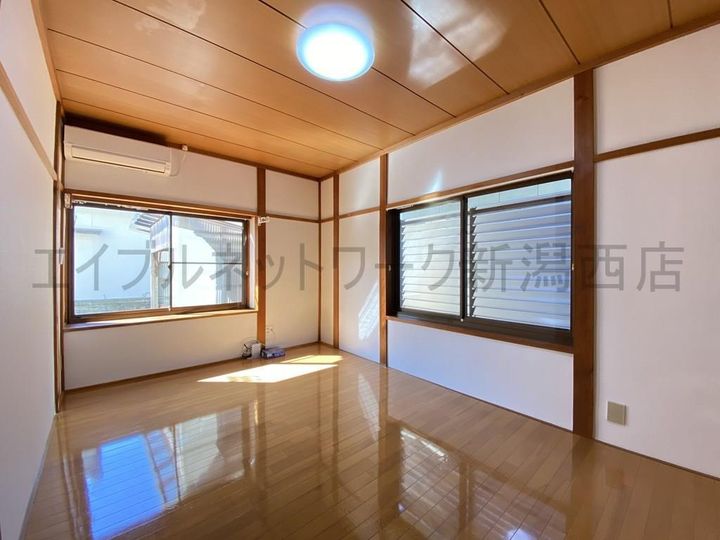 アーサ新通西の居間