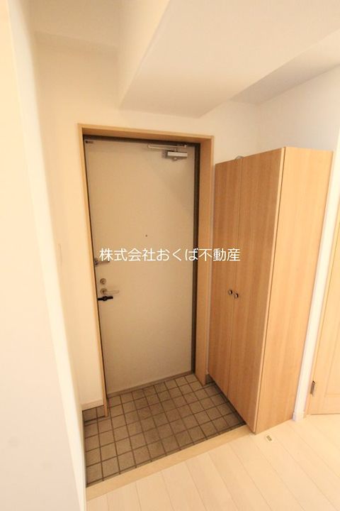 新屋敷ピアッツァビルの玄関